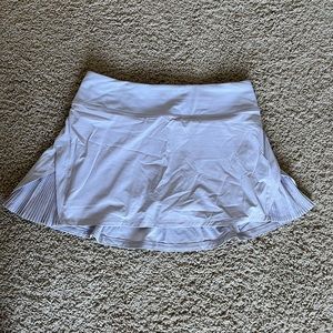 Lululemon play off the pleats midrise skirt size 6